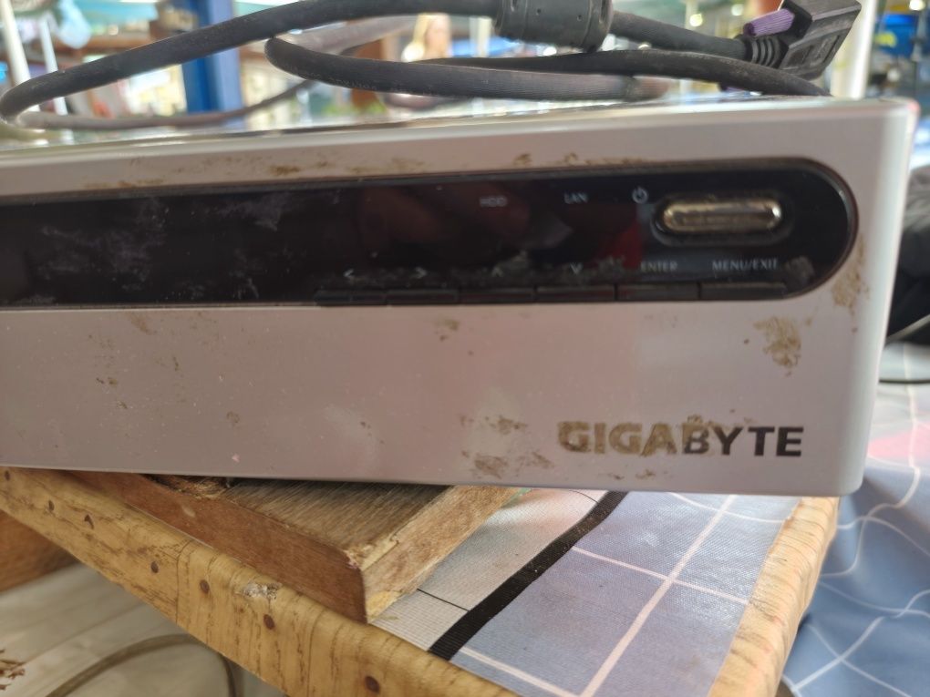 Ретро компютър Gigabyte