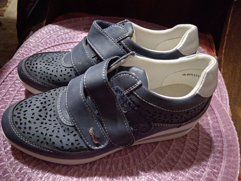 Сини обувки номер 38
