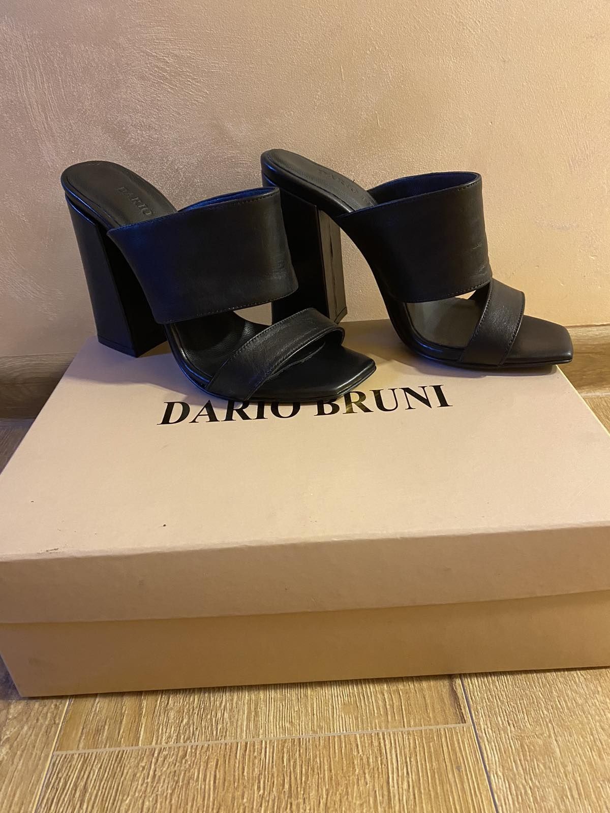 Продавам дамски сандали Dario Bruni 37 номер