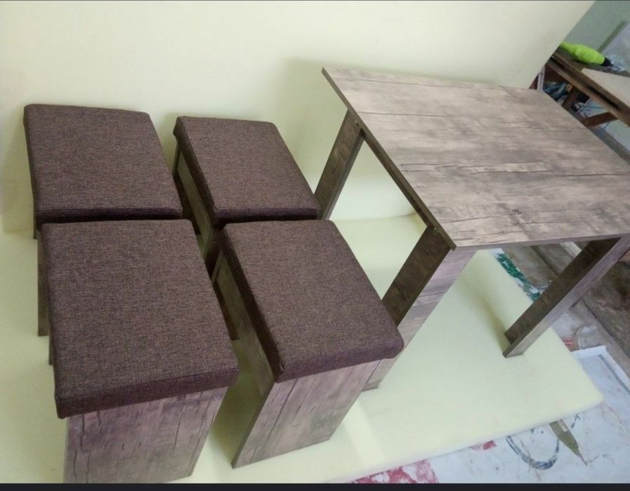 Stol - stulchik, yumshoq taburetka 4ta kamplekt