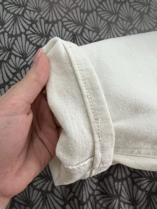 Женские джинсы мом молочного цвета