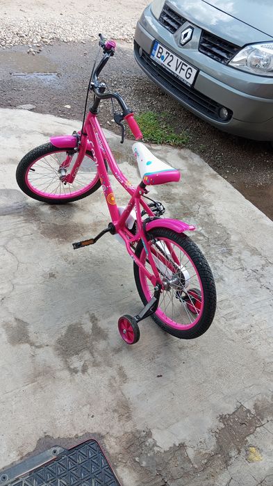 Vând bicicleta copii cu roti ajutatoare