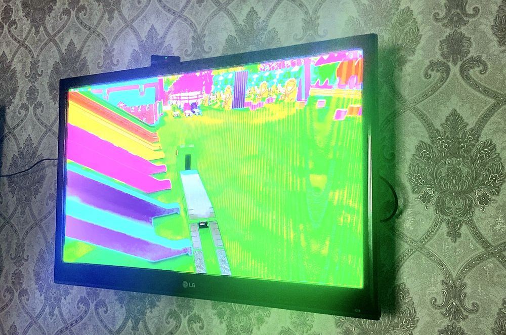 LG ariginal 43. Bez smart.