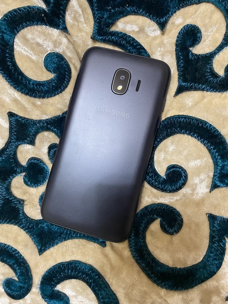 Samsung Galaxy J2 (2018)  16GB (черный)