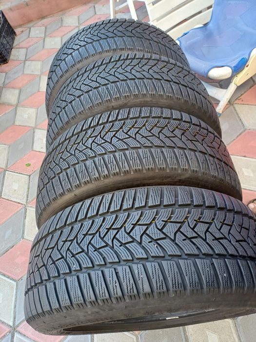 Vând 4 anvelope de iarna 225 55 r16 DUNLOP foarte bune