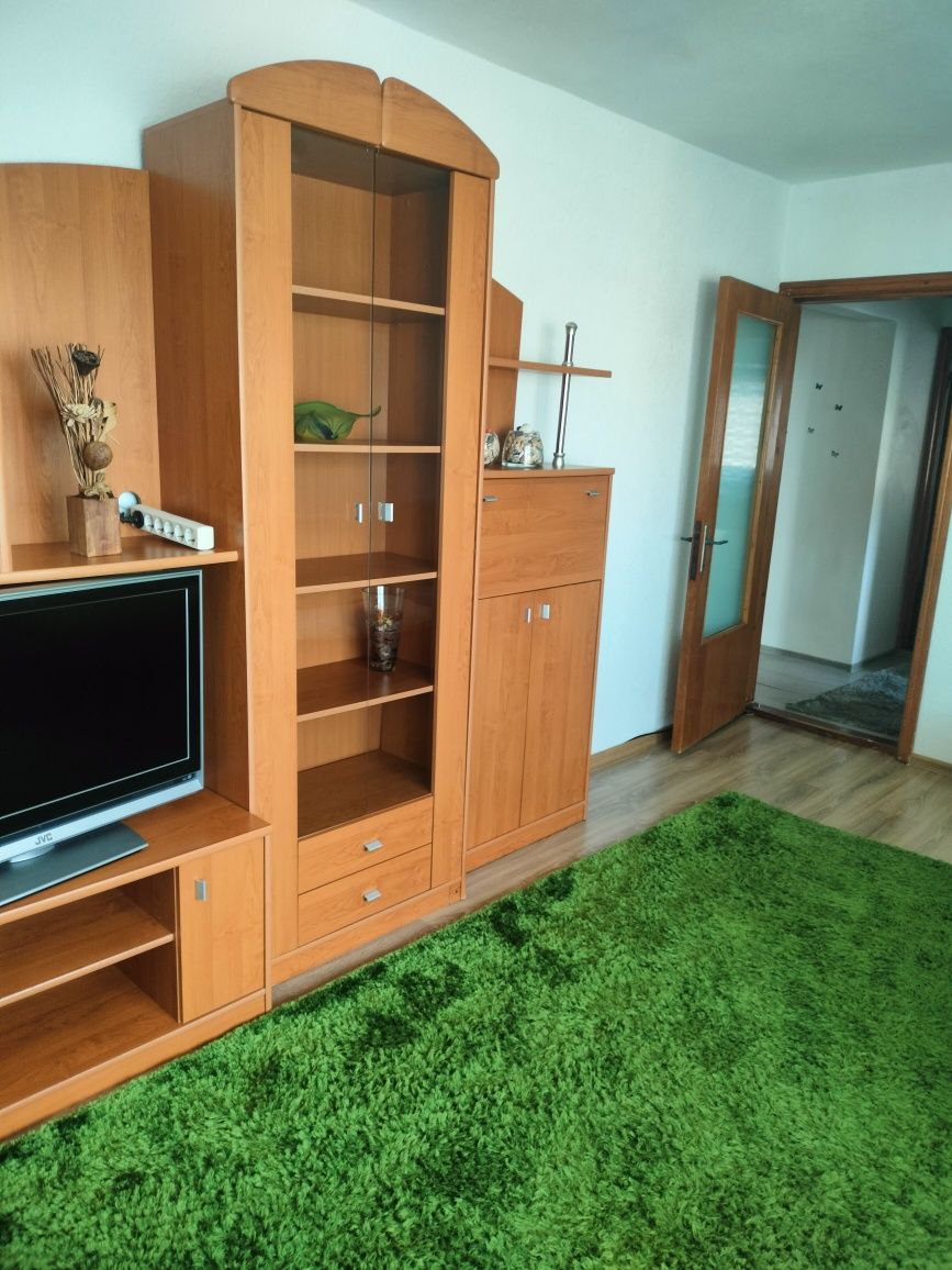Închiriere apartament 2 camere decomandate