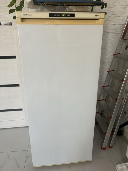 Продам морозильник