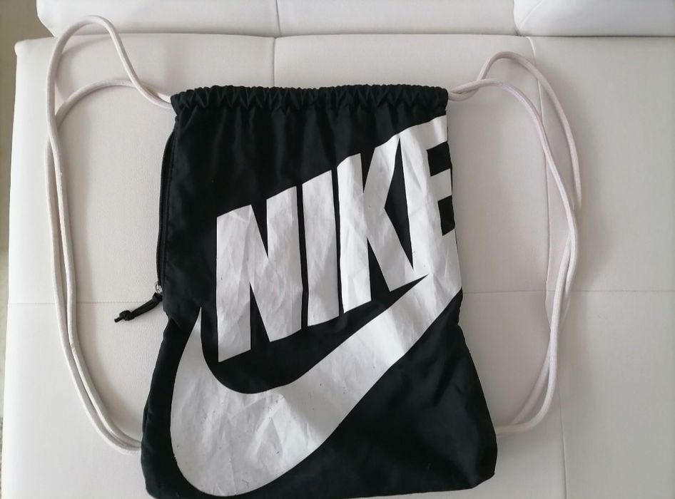 Vând rucsac Nike sport,pentru activități sportive și recreere,stare ok
