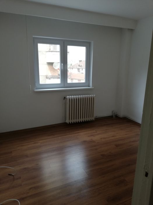 Apartament 3 camere,2 băi,etaj 2,zonă ultracentrala  Deva