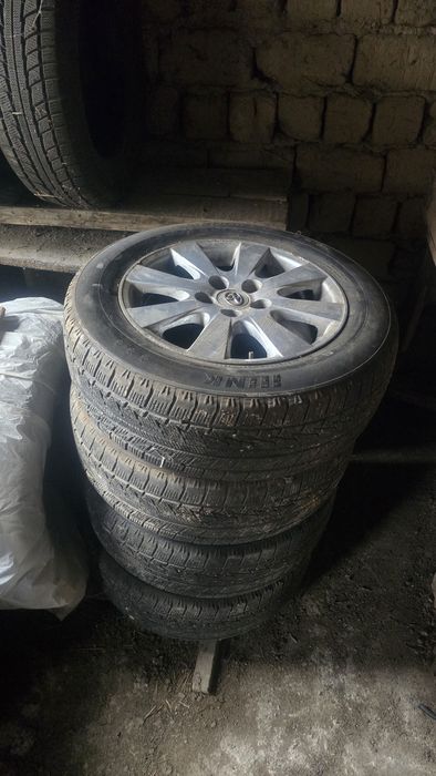 Камри 40 титанка 215х60х16 зимний покрышка