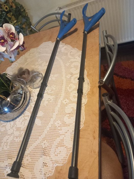 Cârje ortopedice reglabile