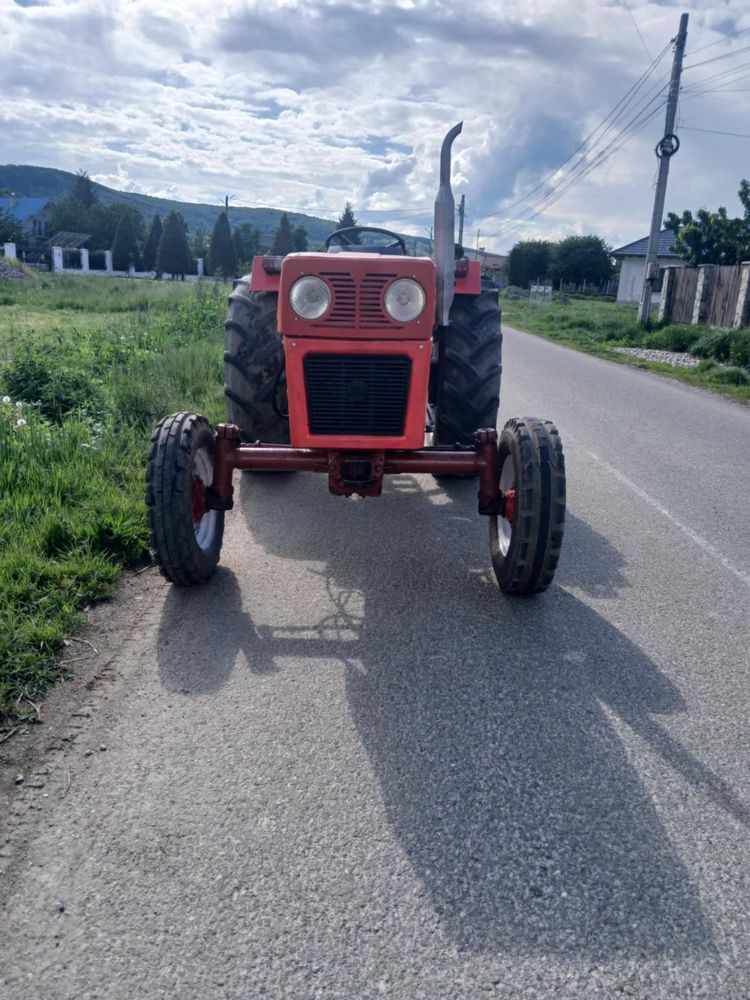 Vănd tractor Universal U550