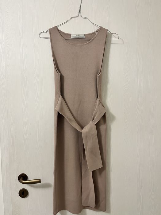 Рокля пепел от рози на GUESS