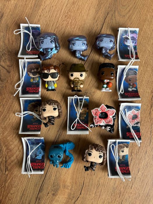 Коллекционные игрушки kinder joy stranger things очень странные дела
