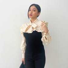 Bluza  cu fundita la gat zara