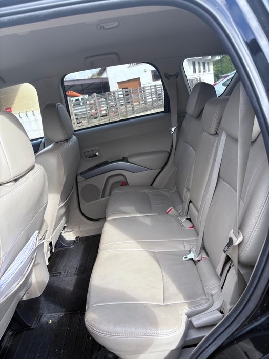 Vand citroen c crosser 2,2hdi 7 locuri suv