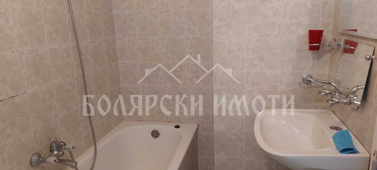 Продава се Четиристаен апартамент в Велико Търново, Център - 91 кв.м за 1077 €/кв.м - Снимка #8