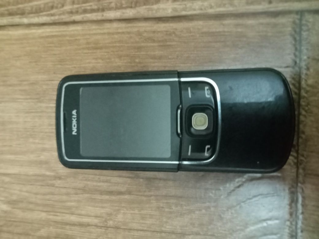 Телефон Nokia 8600 Luna