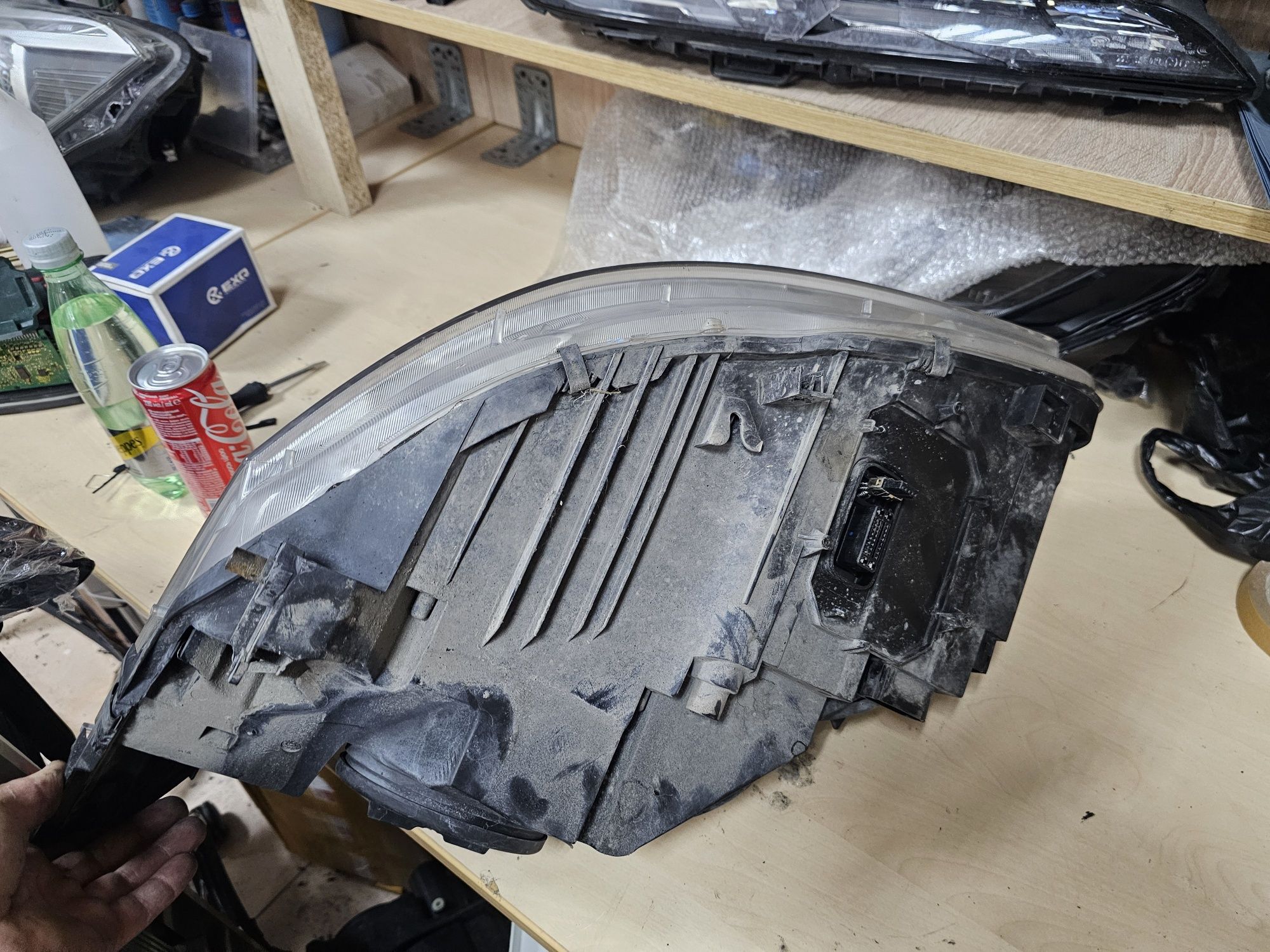 Десен фар Mercedes W221 Xenon десен фар мерцедес 221