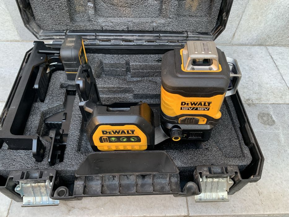 DeWALT DCE089G18/лазерен нивел +детектор, стойки и мишена
