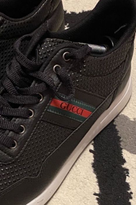 Vand adidasi gucci