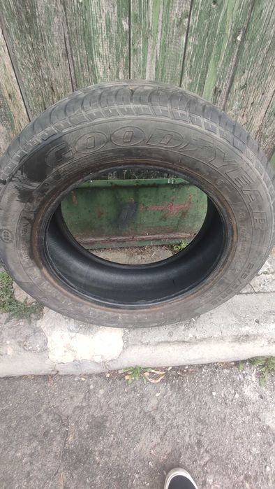 Лятна гума GOODYEAR 215/55/16 DOT 05. Става за резервна. Само за Варна
