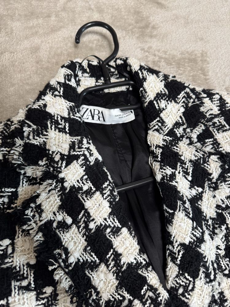 Преходно есенно - прометно дълго сако ZARA