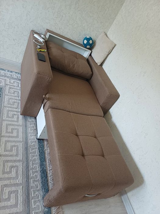 Продам диван почти новый.