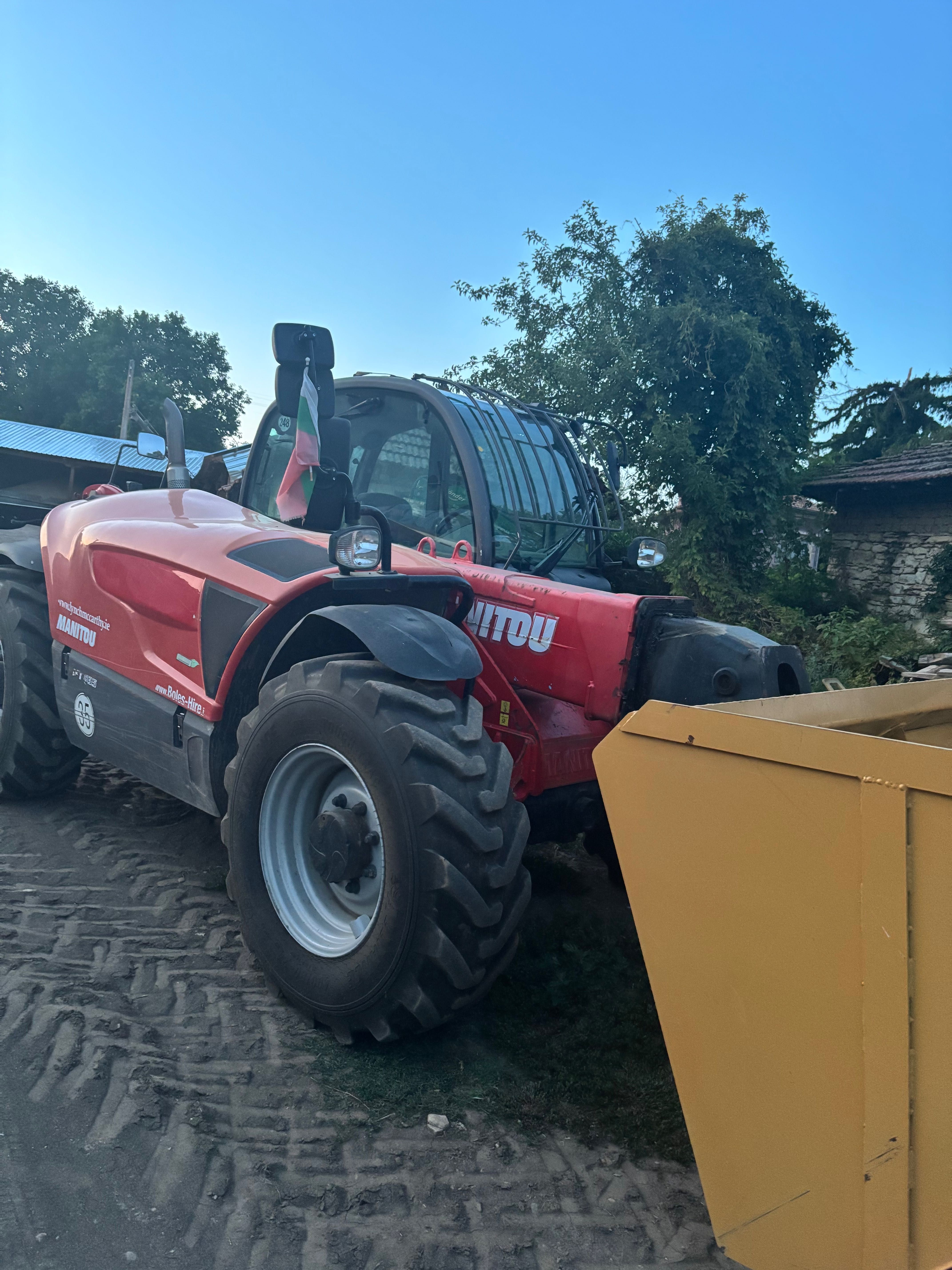 Телескопичен товарач Manitou 835 MT