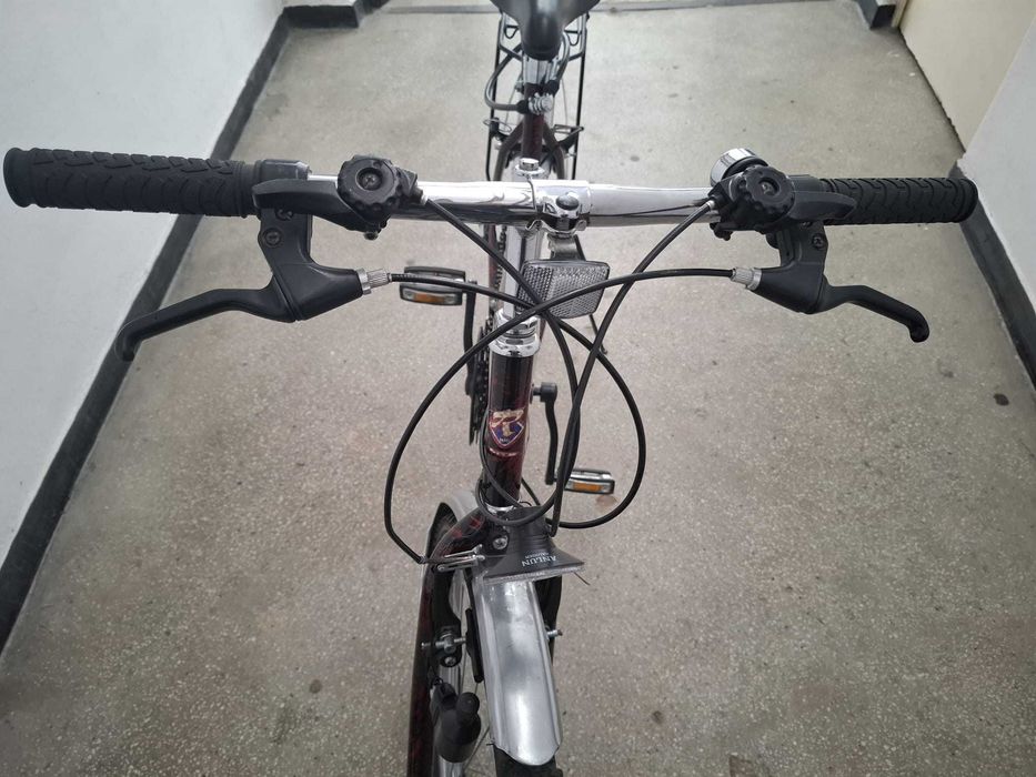 Bicicleta MTB cu roți de 28 inch.