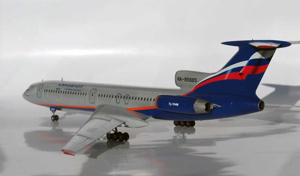 Сборная модель пассажирского самолета-Ту-154М масштаб 1:144 "ЗВЕЗДА"