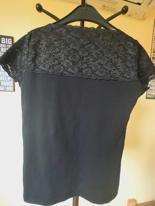 Елегантна дамска черна блуза с дантела