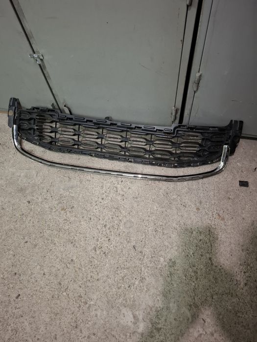 Лайсни и решетка предна броня ситроен дс4