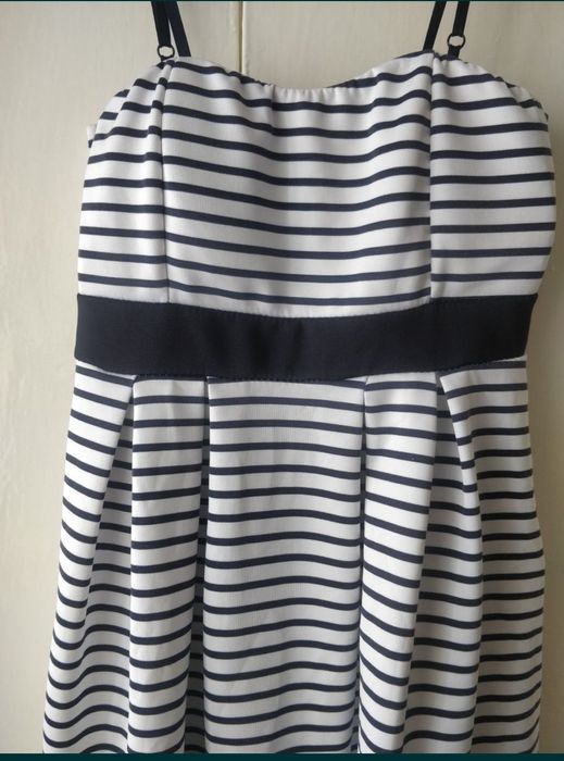 Vand rochie bleumarin cu alb