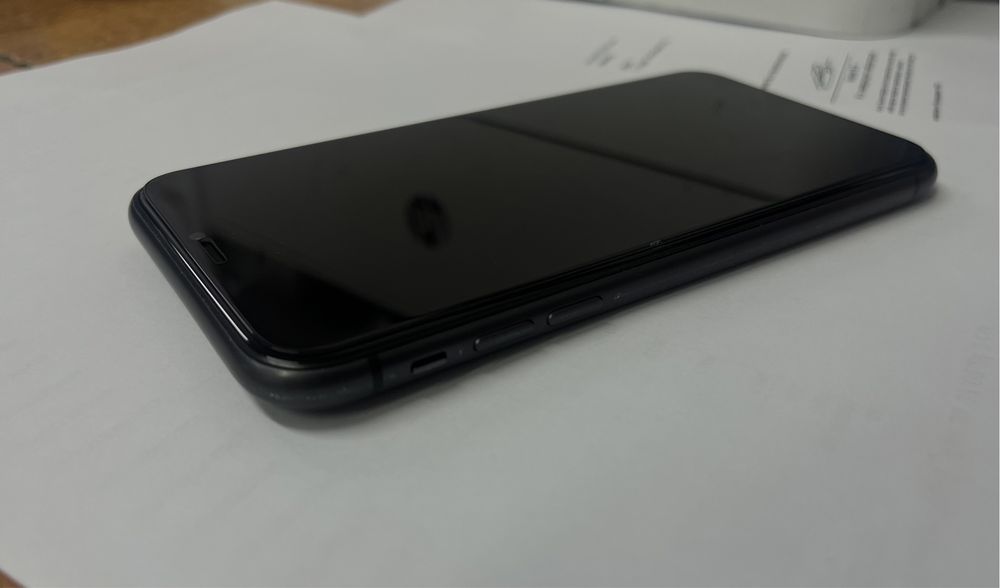 Продам iPhone 11, 64 g