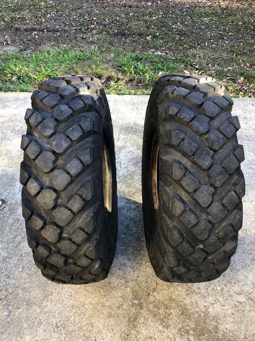 Vând cauciucuri militare