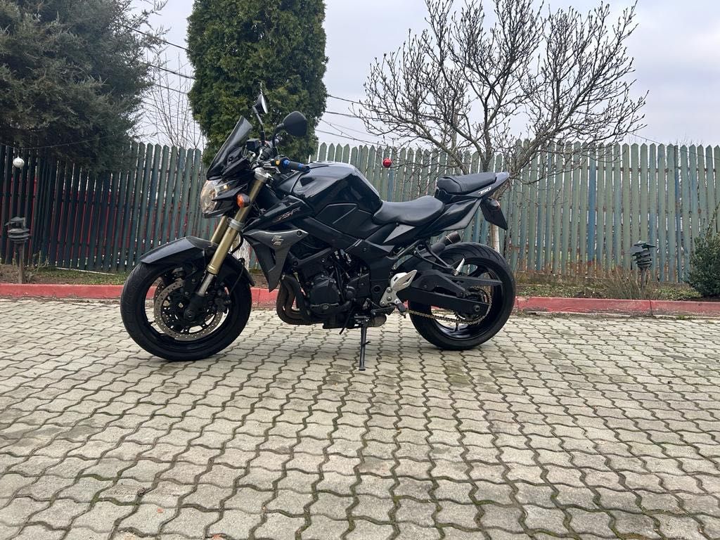 Suzuki GSR 750 2011