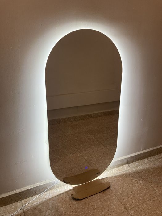 Зеркало с подсветкой (сенсор) и настенным креплением