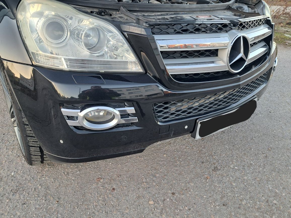 Предна броня Мерцедес ГЛ Х164 Mercedes GL X164 черна сива оборудвана