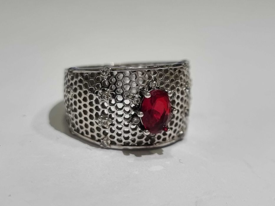 Сребърен пръстен с рубин