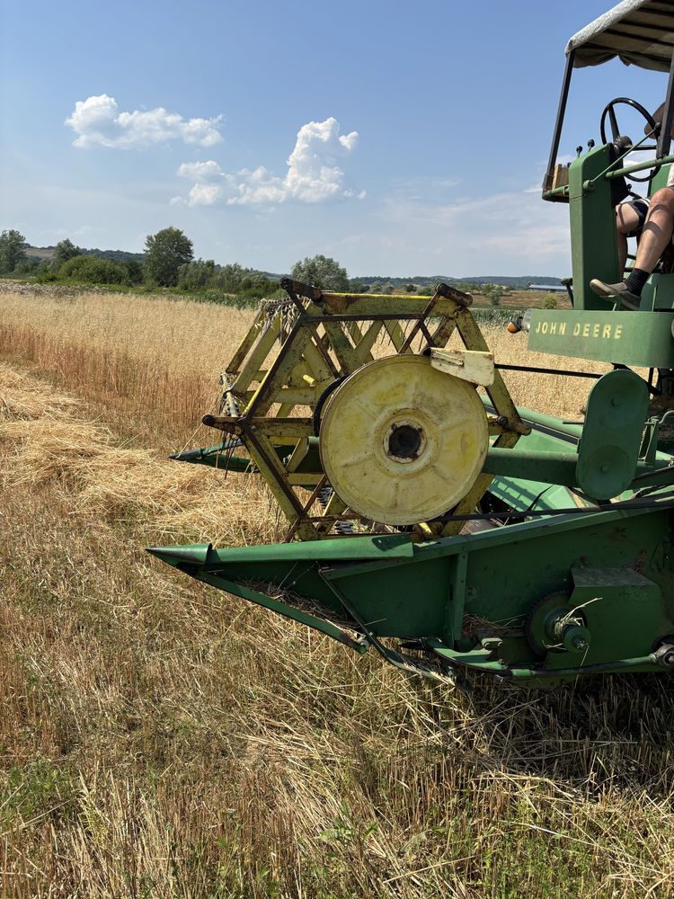 Vând combina John Deere 330