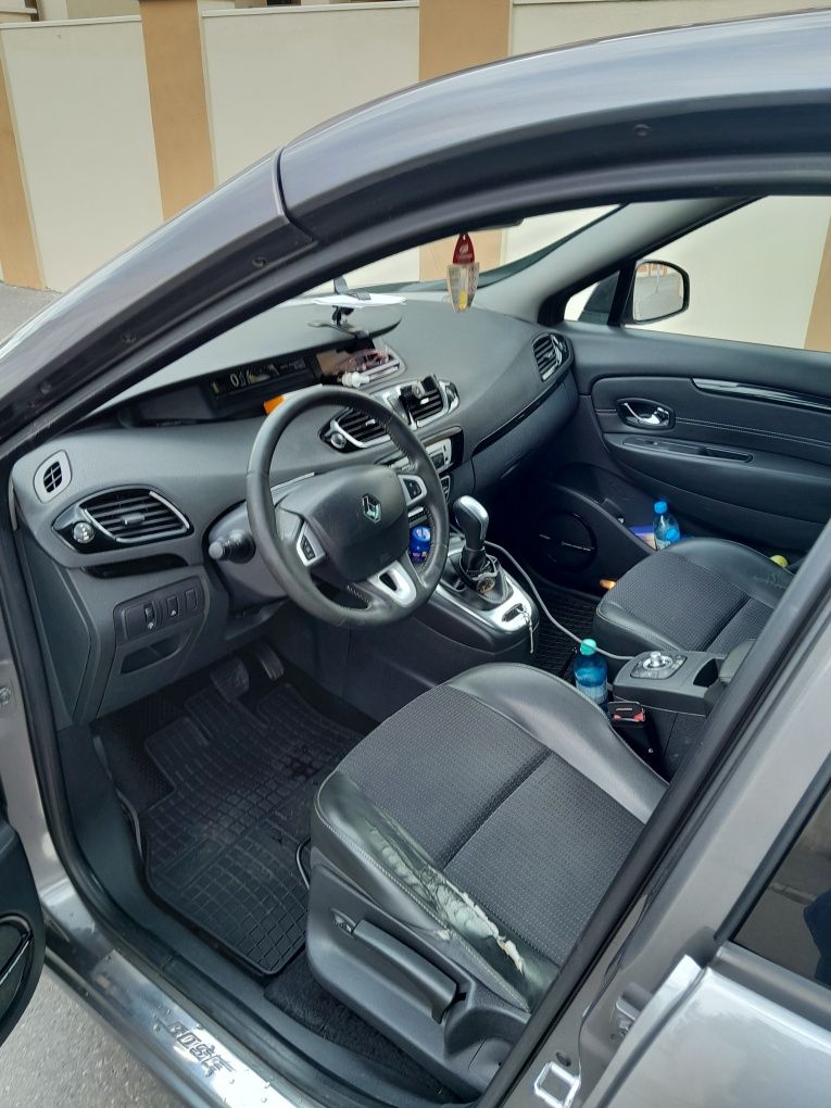 Vând schimb Renault Scenic 2012 2.0