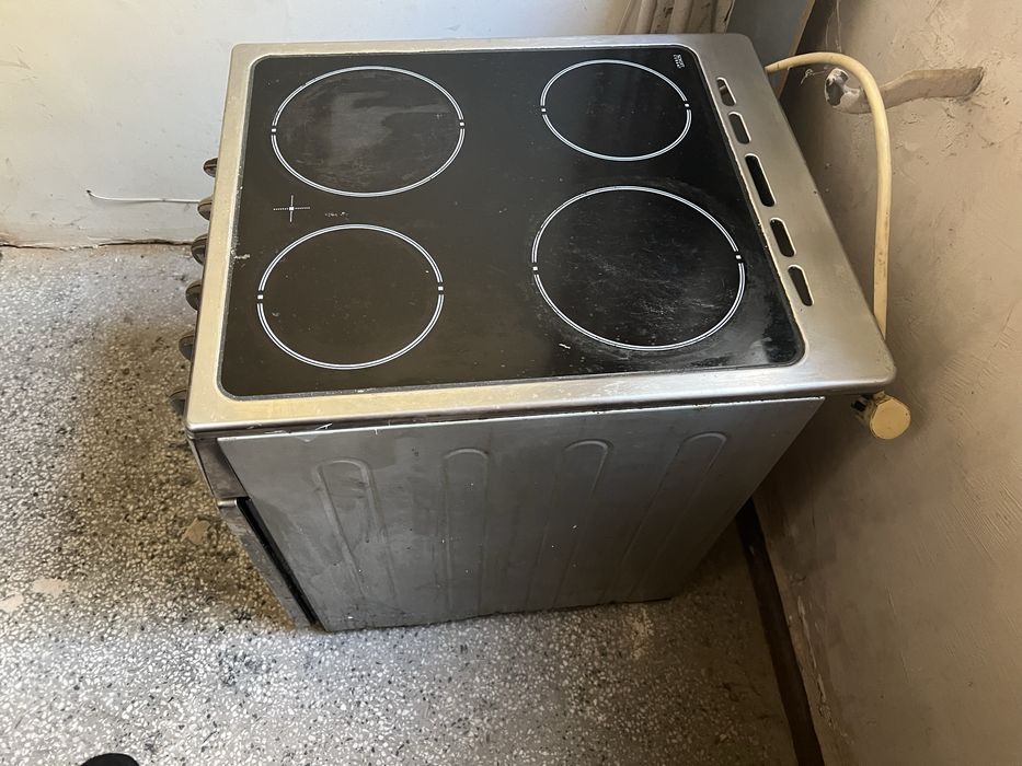 Готварска печка с керамични котлони