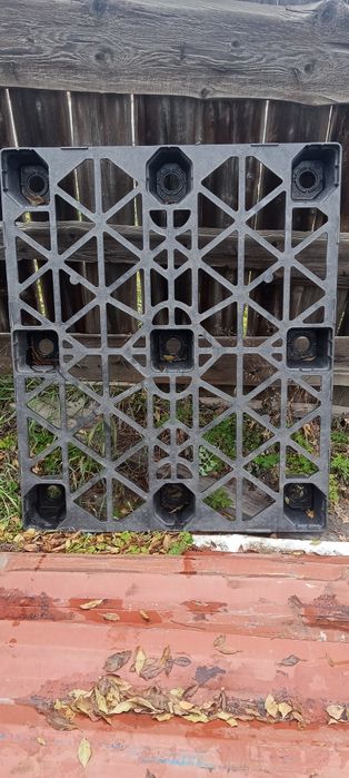 Продам пластиковые поддоны