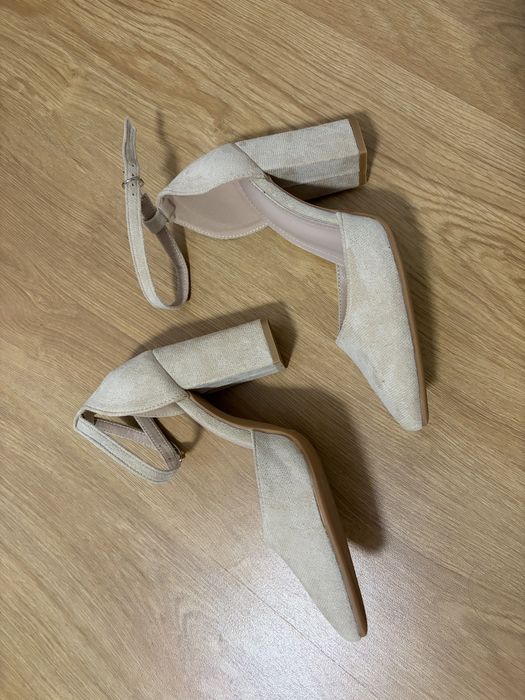 Елегантни бежови дамски обувки