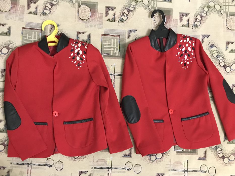 Продам 2 пиджака для мальчиков для концертных, конкурсных выступлений
