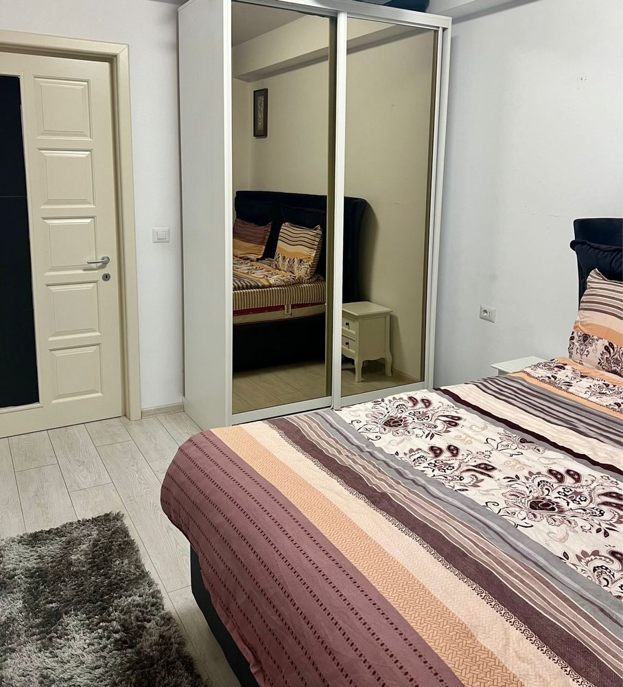 Vand ap. 3 camere, decomandat, zona ultracentrala