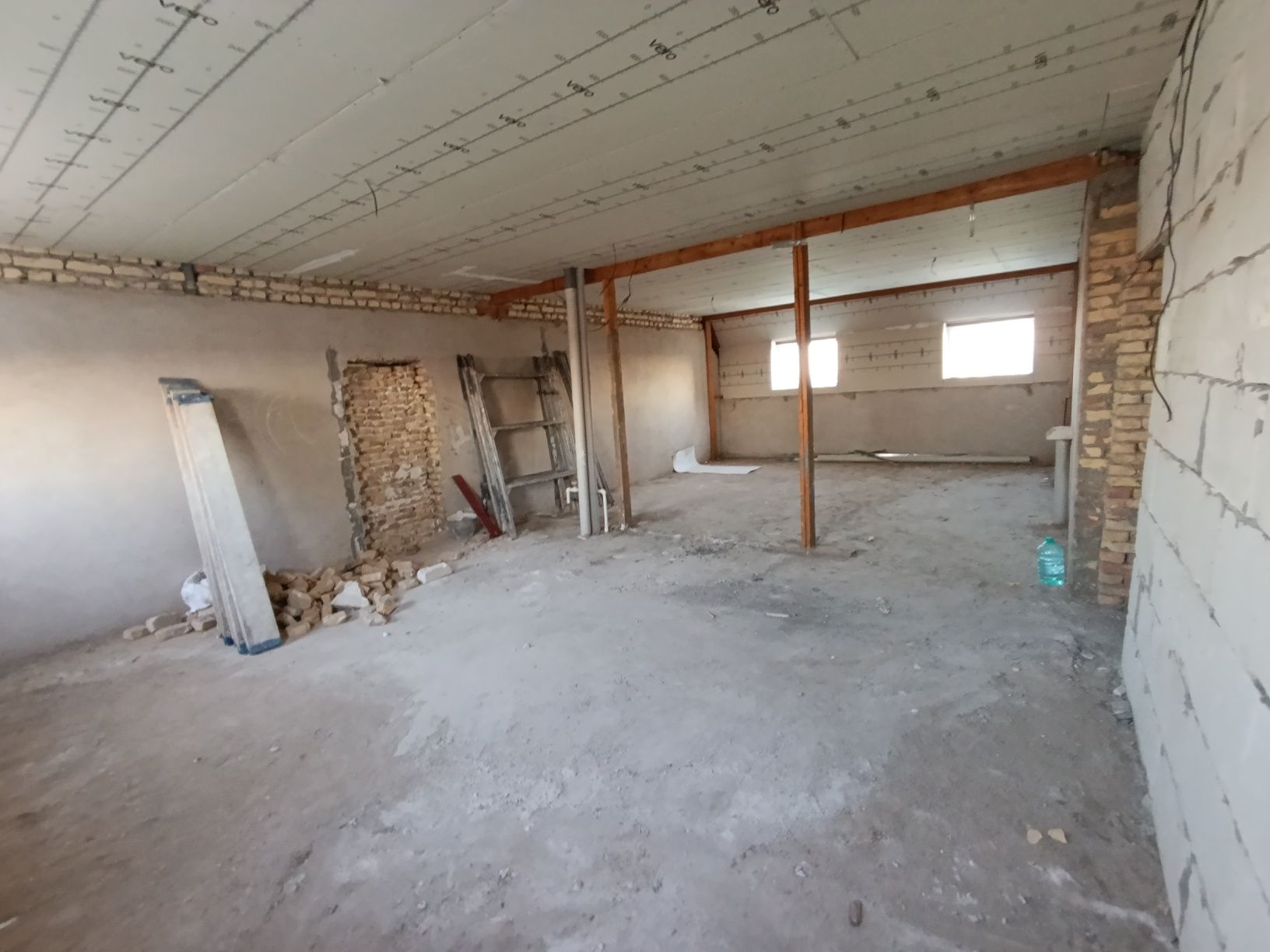 Geofizika Kalenskiyda 2 xonali uy sotiladi. 68m².