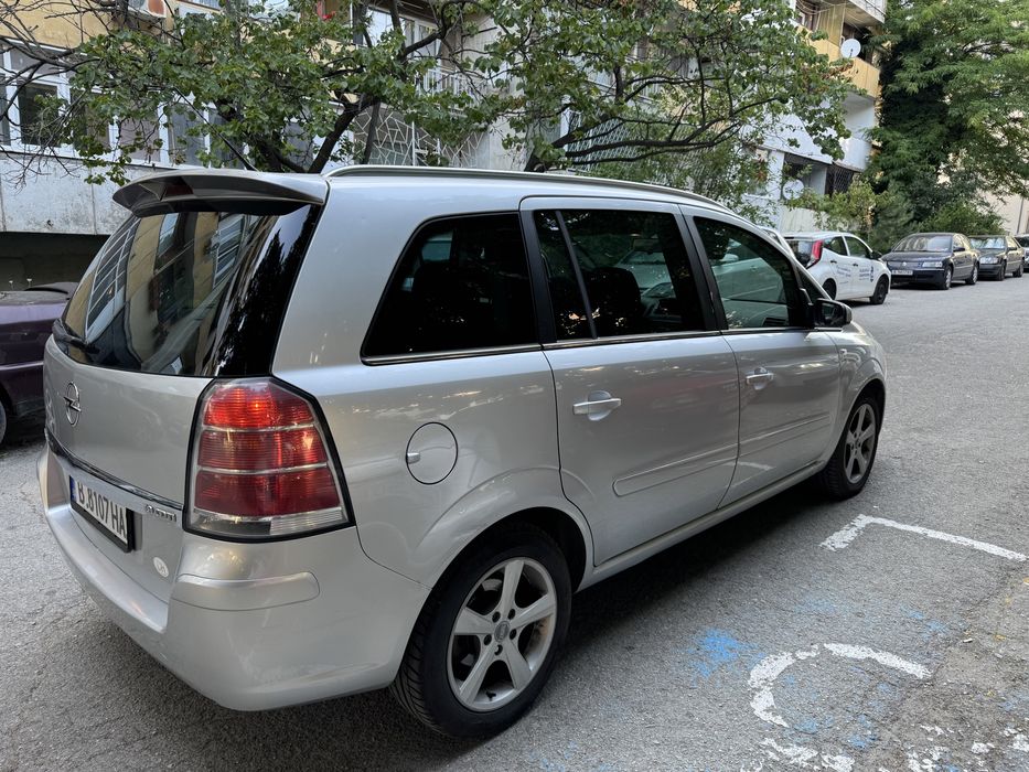 Opel Zafira 1,9 )