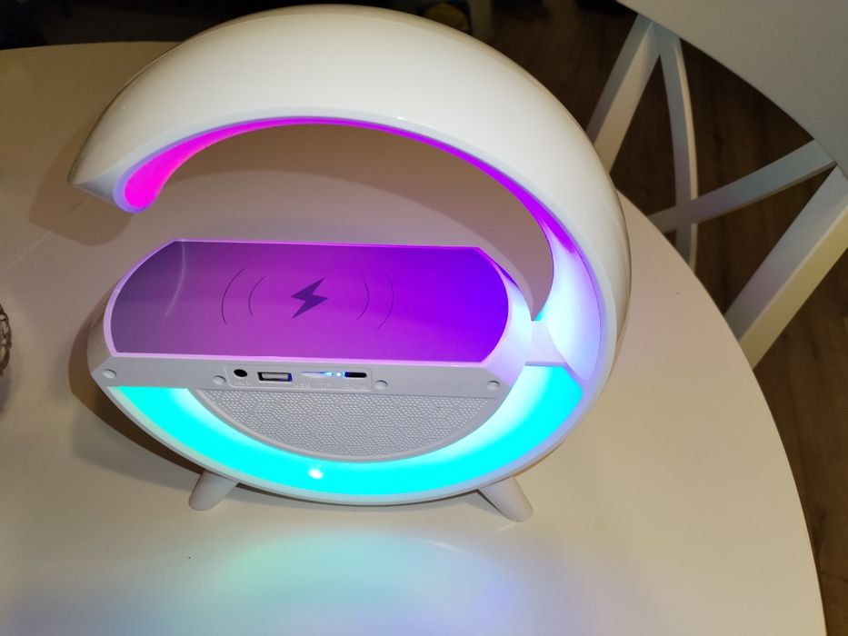 Lampa LED, radio, încărcător wireless și boxa bluetooth